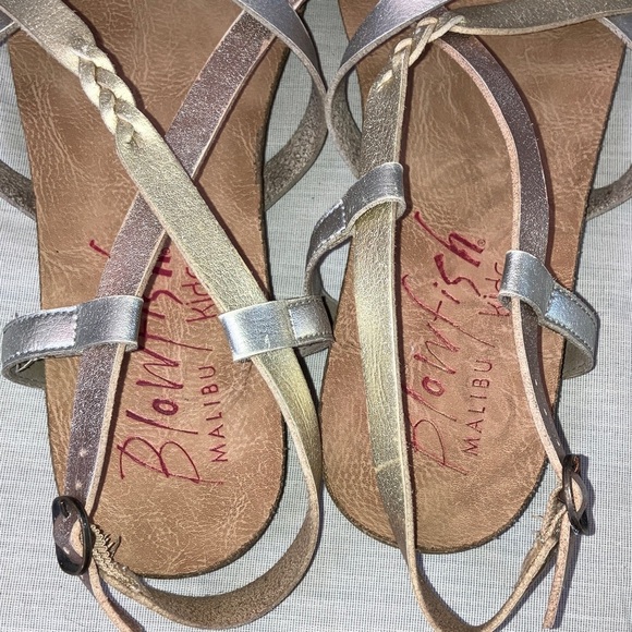 Blowfish size 4 youth  Silver gold and copper tone  Strappy Sandals - Picture 5 of 15